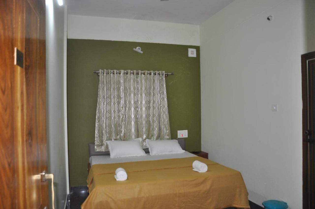 Blue Crystal Lodge Shimoga Exterior foto