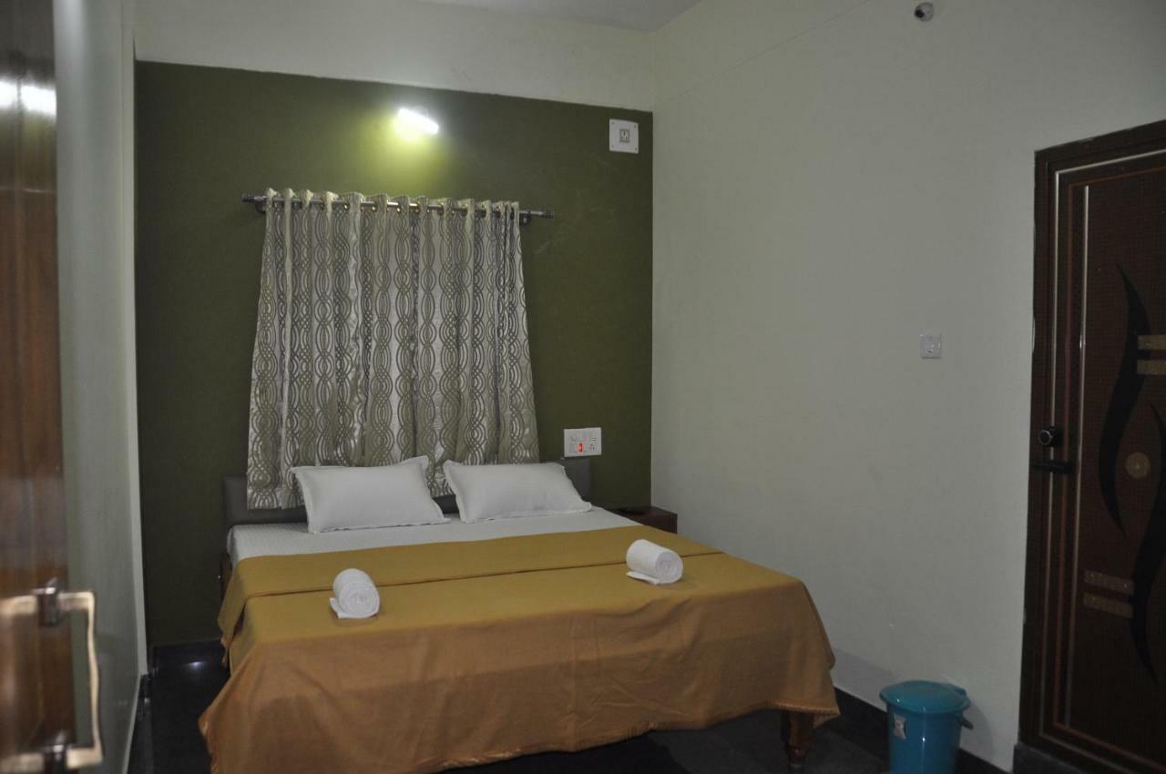Blue Crystal Lodge Shimoga Exterior foto