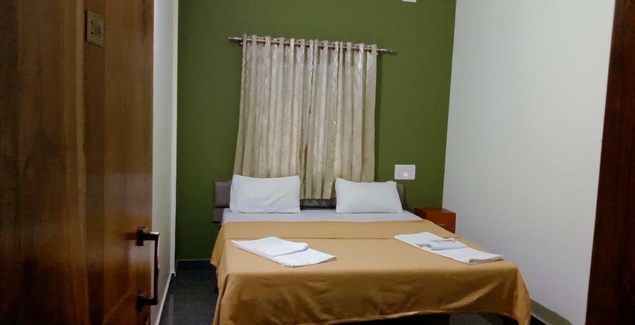 Blue Crystal Lodge Shimoga Exterior foto